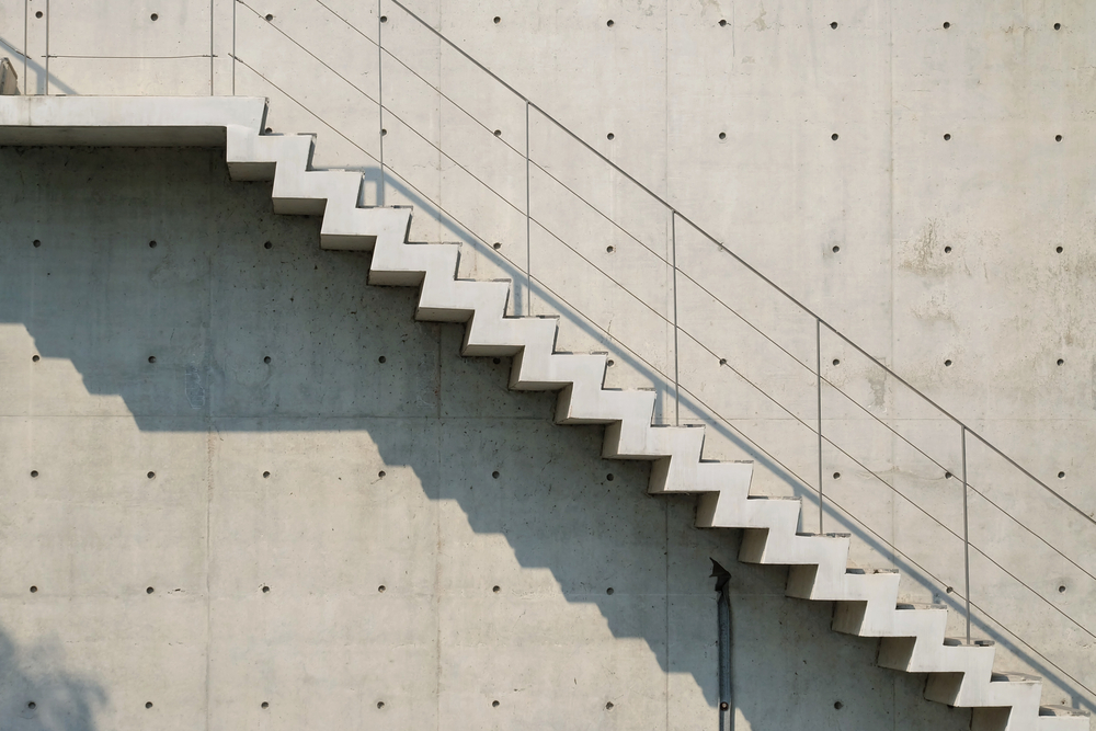 Rampe d'escalier : Guide pour la construction d'une main-courante à faire  soi-même - Assemblage Direct